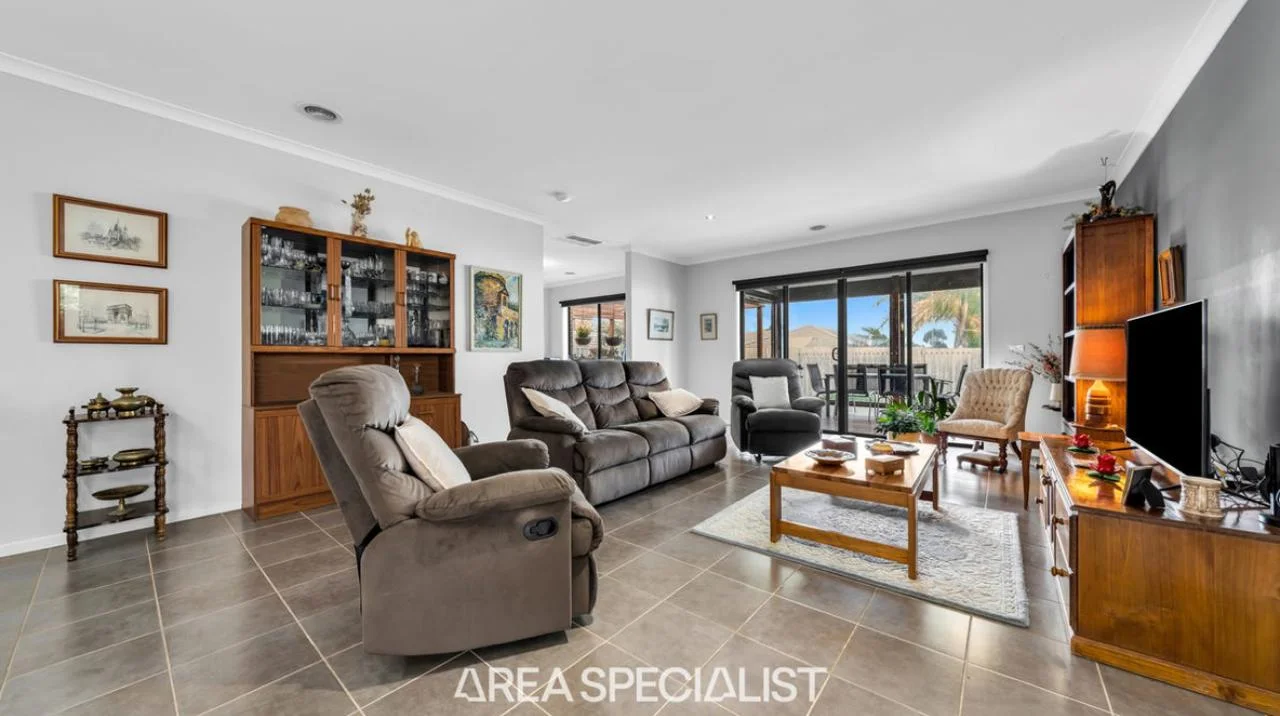 7 Ferndown Drive, photo 1